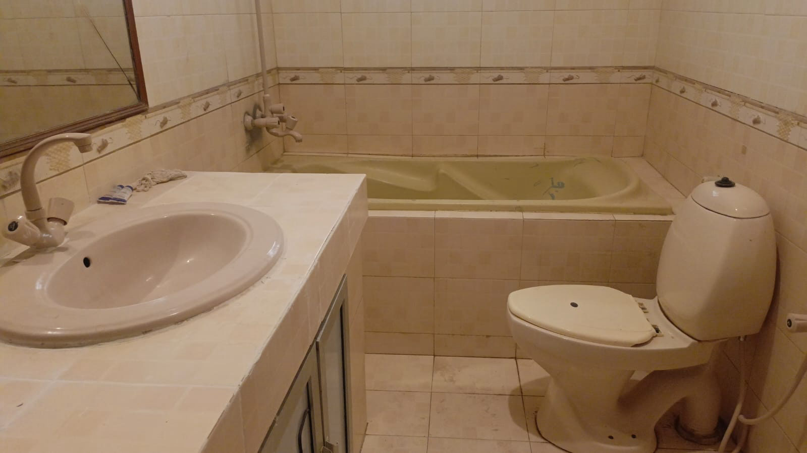 2 Unit 500 Square Yards Bungalow for Sale in DHA Phase 7 – 6 Bedrooms | Ideal for 2 Families