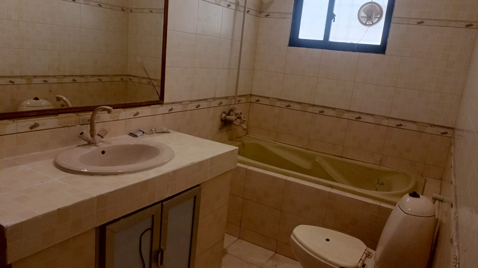 2 Unit 500 Square Yards Bungalow for Rent in DHA Phase 7 – 3+3 Bedrooms | Near Park & Masjid